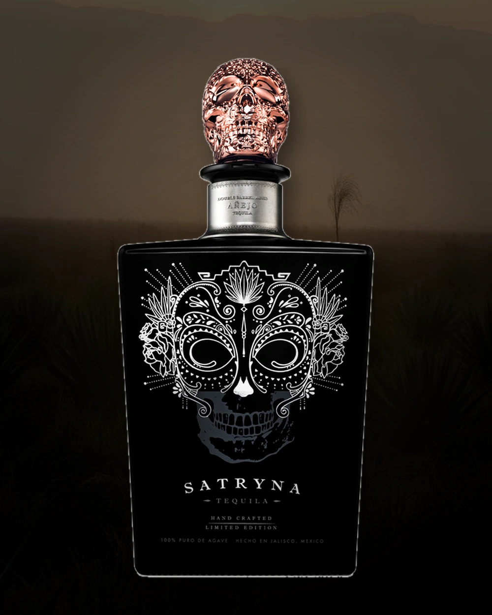 Satryna Tequila Añejo bottle