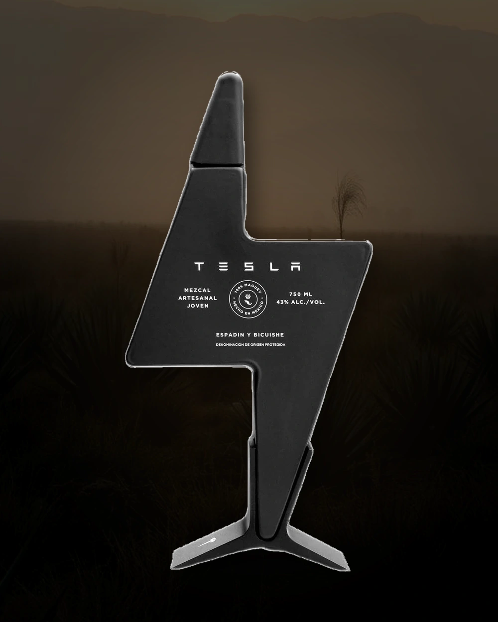 Tesla Espadin y Bicuishe bottle