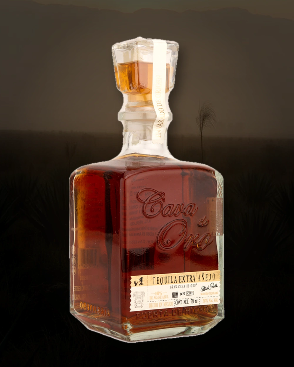 Cava de Oro Extra Añejo bottle