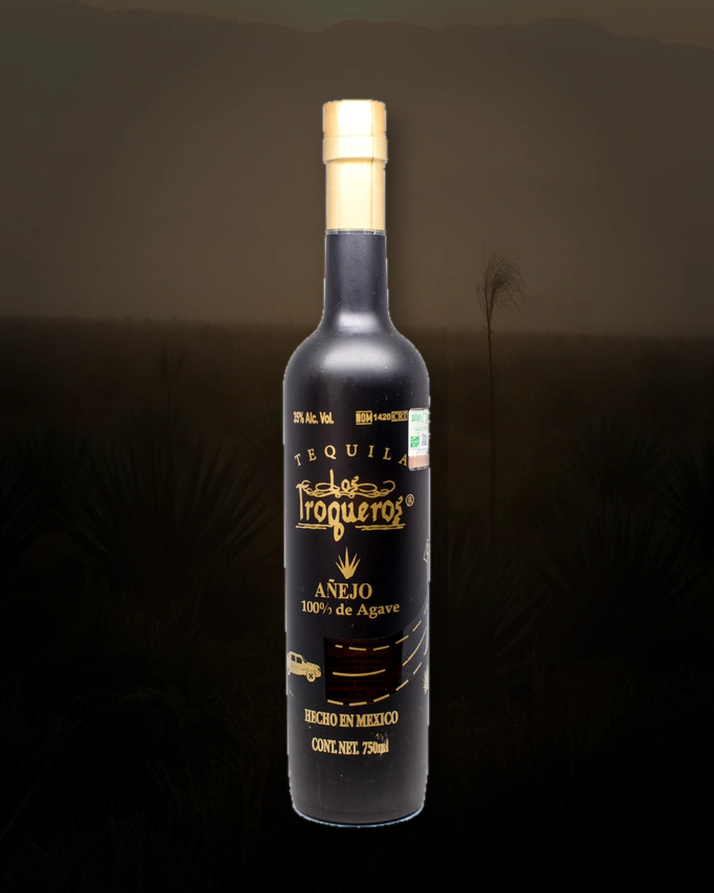 Los Troqueros Añejo bottle