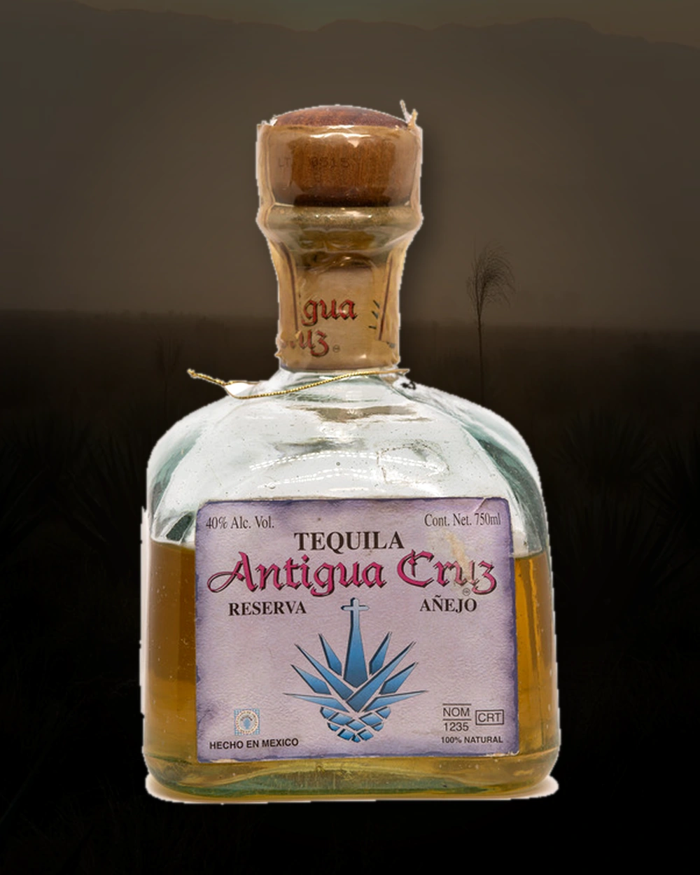 Antigua Cruz Reserva Añejo bottle