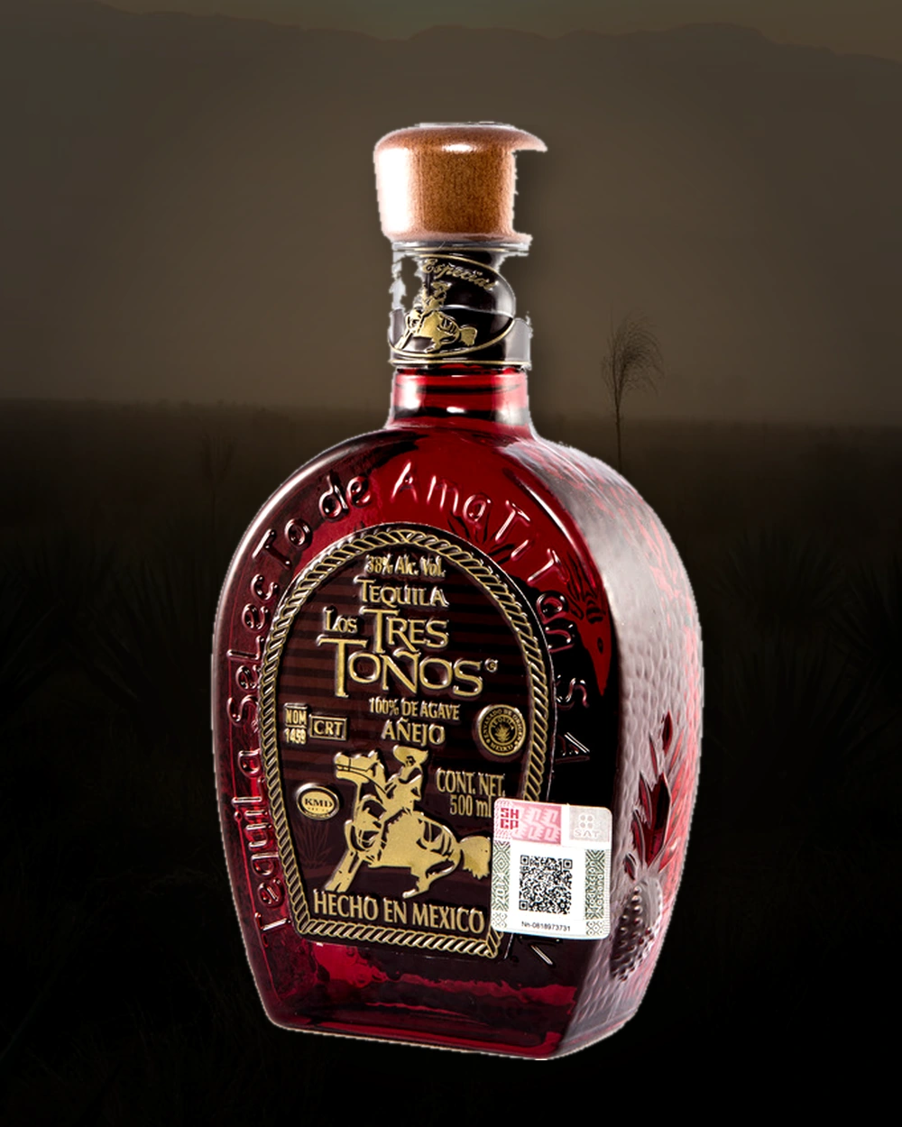 Los Tres Toños Añejo bottle
