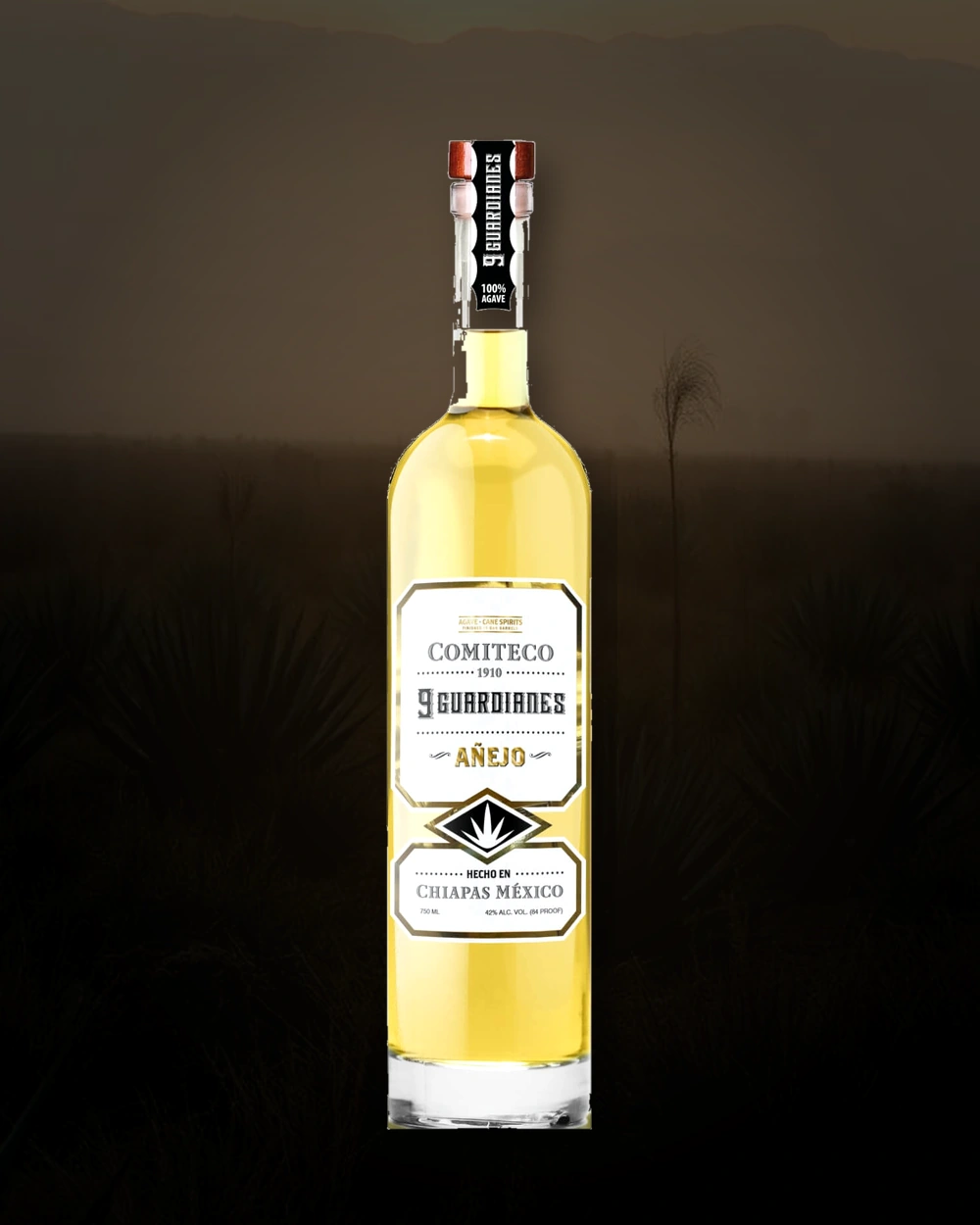 9 Guardianes Comiteco Añejo bottle