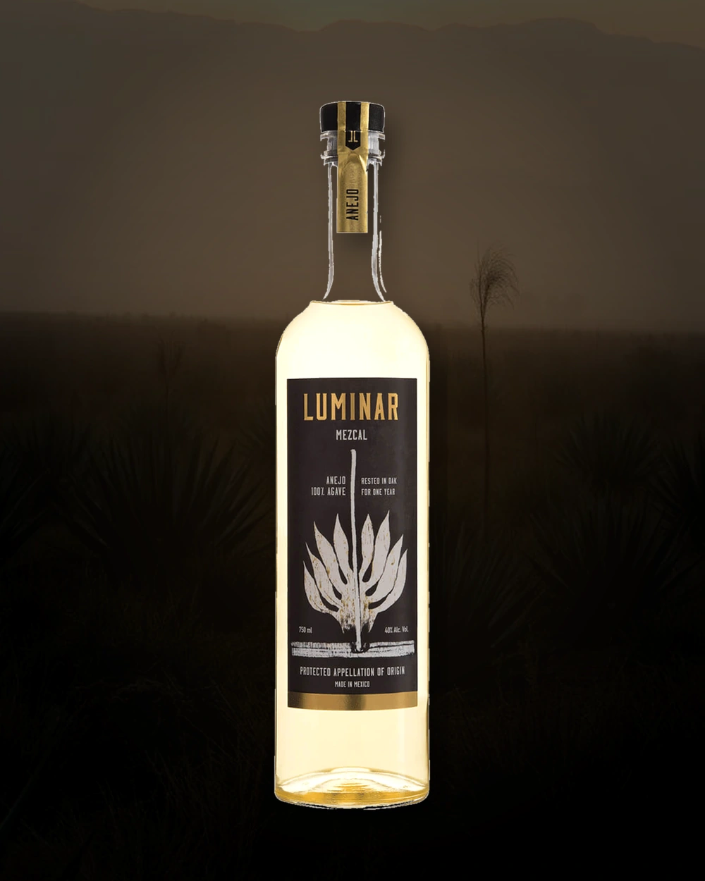 Luminar Añejo bottle