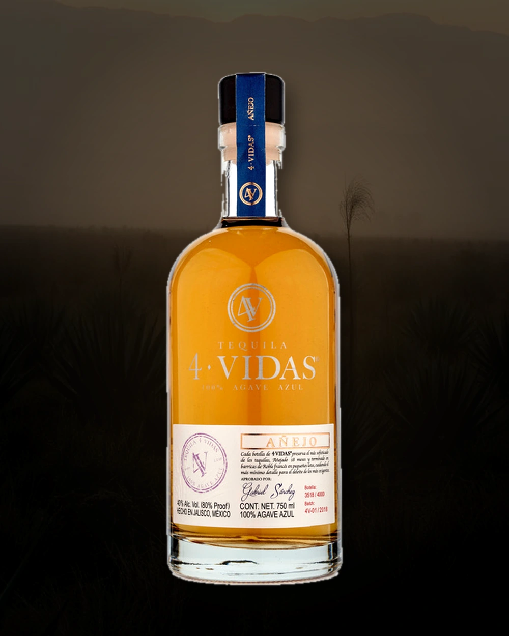 4 Vidas Tequila Añejo bottle